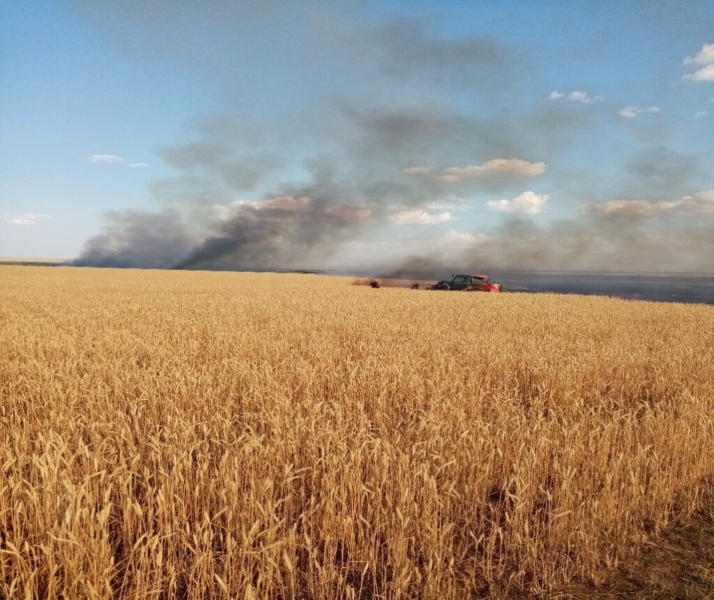  МЧС напоминает о соблюдении пожарной безопасности в период уборочной кампании .